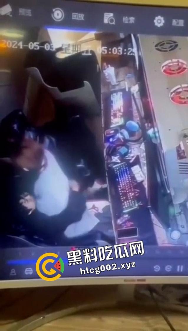 湖南邵阳塘渡口大瓜！情侣网吧里观音坐莲 头上就是监控 全程记录 视频流出-1