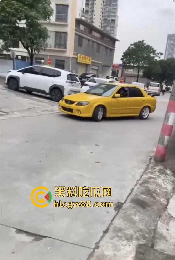 广东江门精神小伙儿行驶改装摩托与无牌轿车碰撞发生惨烈车祸 摩托车主当场凉了 车祸现场曝光！-7