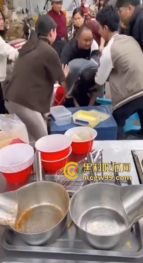 广东汕头潮阳西胪市场因生意太曝火而遭同行报复，现当事人已进医院，现场惨烈曝光！-9
