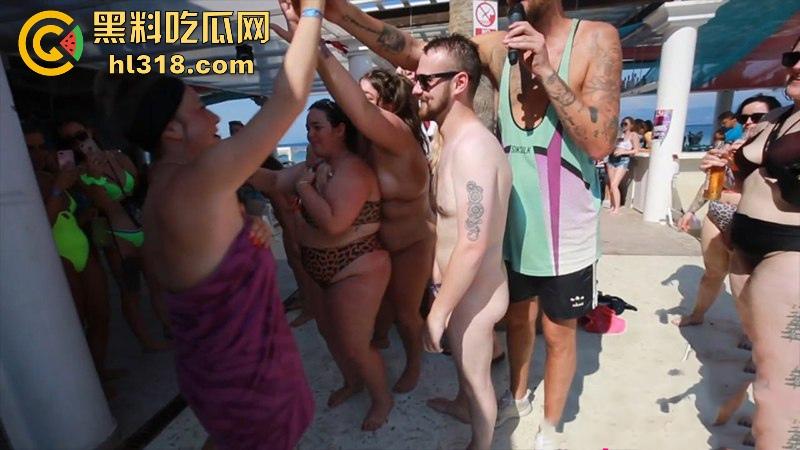 真正的欧美泳池派对狂欢视频，俊男靓女玩各种性爱小游戏，各色诱人酮体尽收眼底，国外就开放！-2