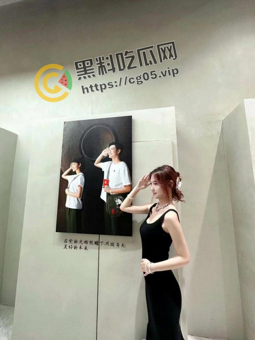 上海外国语学院校花 校内露出口交 教学楼道内大战 体液洒满校园 被富二代玩腻后曝光-4