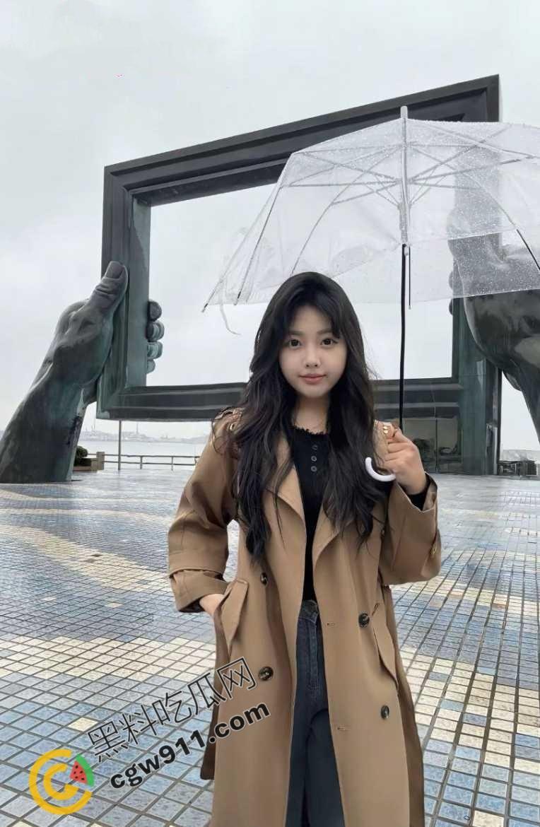 大连理工大学美女学生【崔莹杰】夜场暴露秘密:为业绩献身,开台就送逼操,极品身材,撩人心弦-1