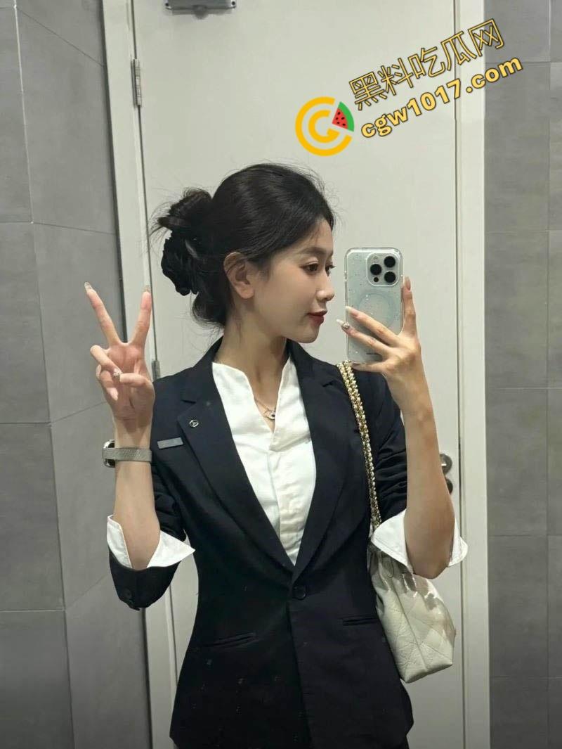 广西柳州奔驰4S店惊爆偷情丑闻!女销售与同事狂野偷情,金主怒曝视频,火爆开车撞店-13