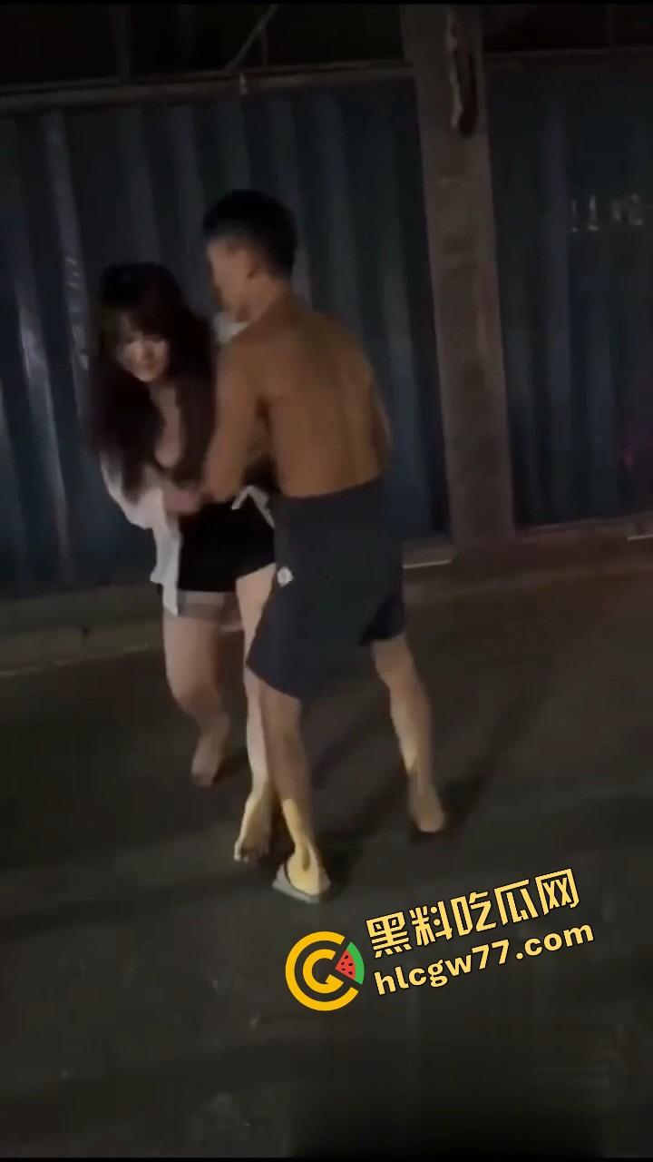 群友嫖完不给钱专挑奶子大的玩 160日了爽翻还想跑路?你当自己是啥 开完坦克还想跑!-14