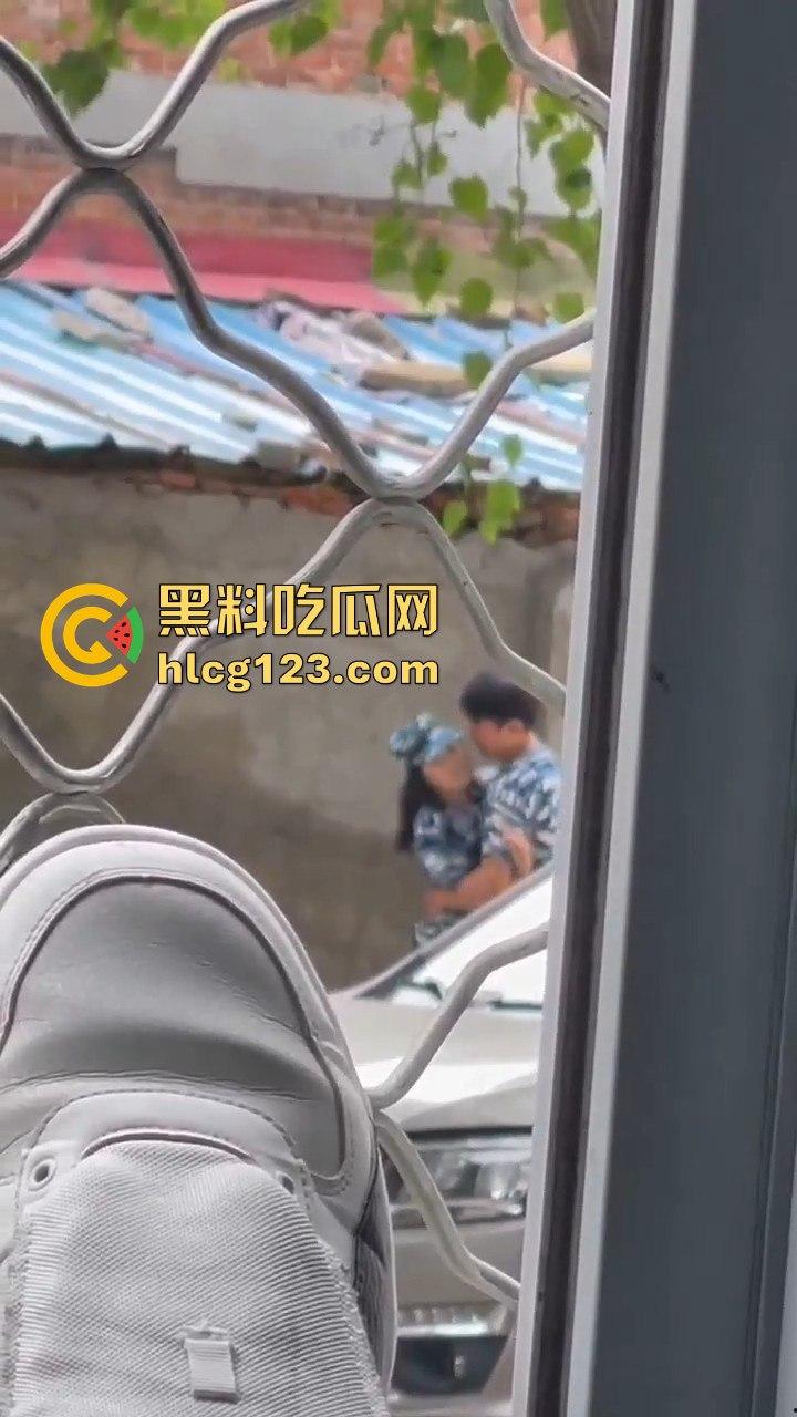 大一军训日逼梦碎!男生硬拉妹子进小树林,裤子刚脱就被拒,差点就地开干!-13