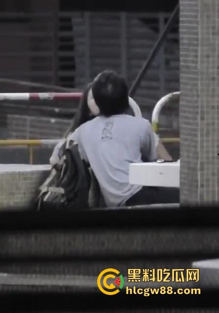 武汉小伙靠黄金手指拿下富婆姐姐,少妇被抠到表情爽得浪叫求饶一看就到点了,这才是真正的手艺人!-10