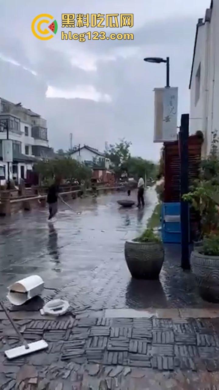 当街放血！姑苏花季学妹小红书约拍六旬老头 因不满出片效果遭对方水果刀伺候 当场昏迷-4