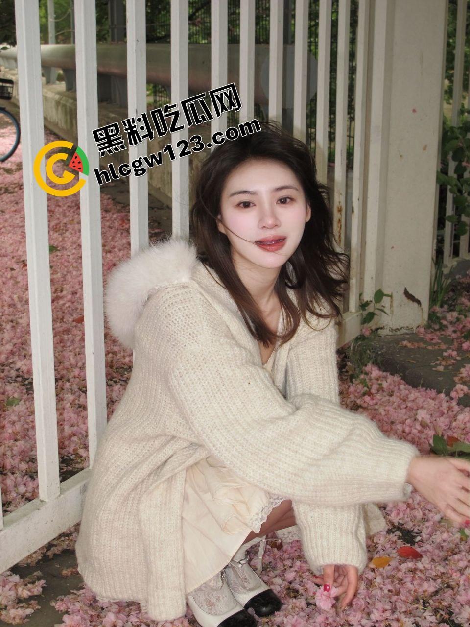 南京链家女销售商务母狗『吉琳娜』被客户爆插还在微信接单回消息别逼逼，我在忙！-4