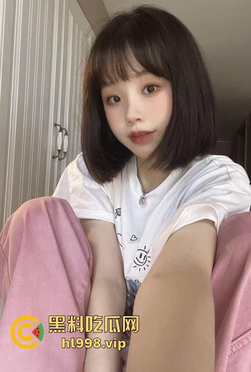 台南应用科技大学00后巨乳反差妹【赵宁】震撼泄密！眼罩手铐激情约啪，结果学长把她当野鸡玩！-1