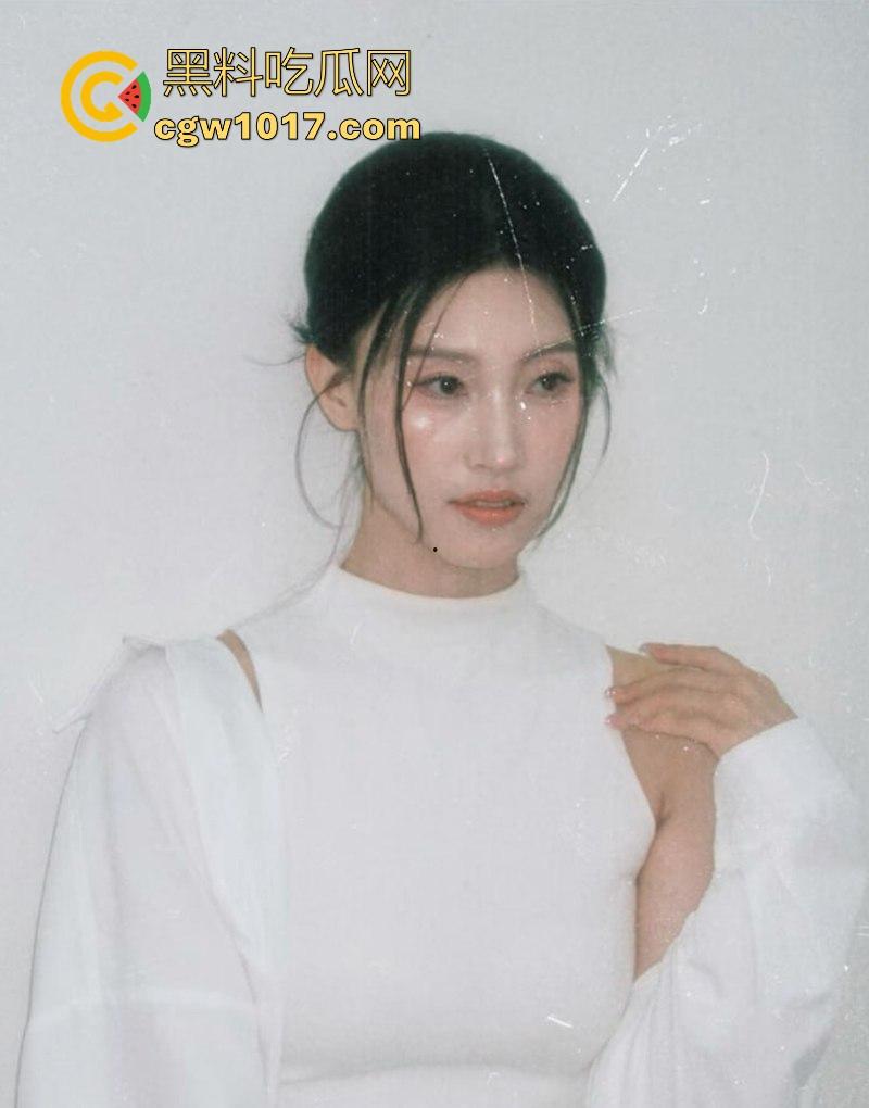 极品身材尤物老师，露脸拍淫片露脸舔屌吸肛，气质优雅的女神，私下被神秘主人调教成专属小母狗，调教过程曝光！-5