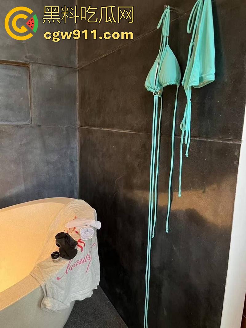 青岛电影学院女神【张曼曼】，五官精致女大学生，表面女神私下反差，被富二代包养酒店各种姿势爆插！-6