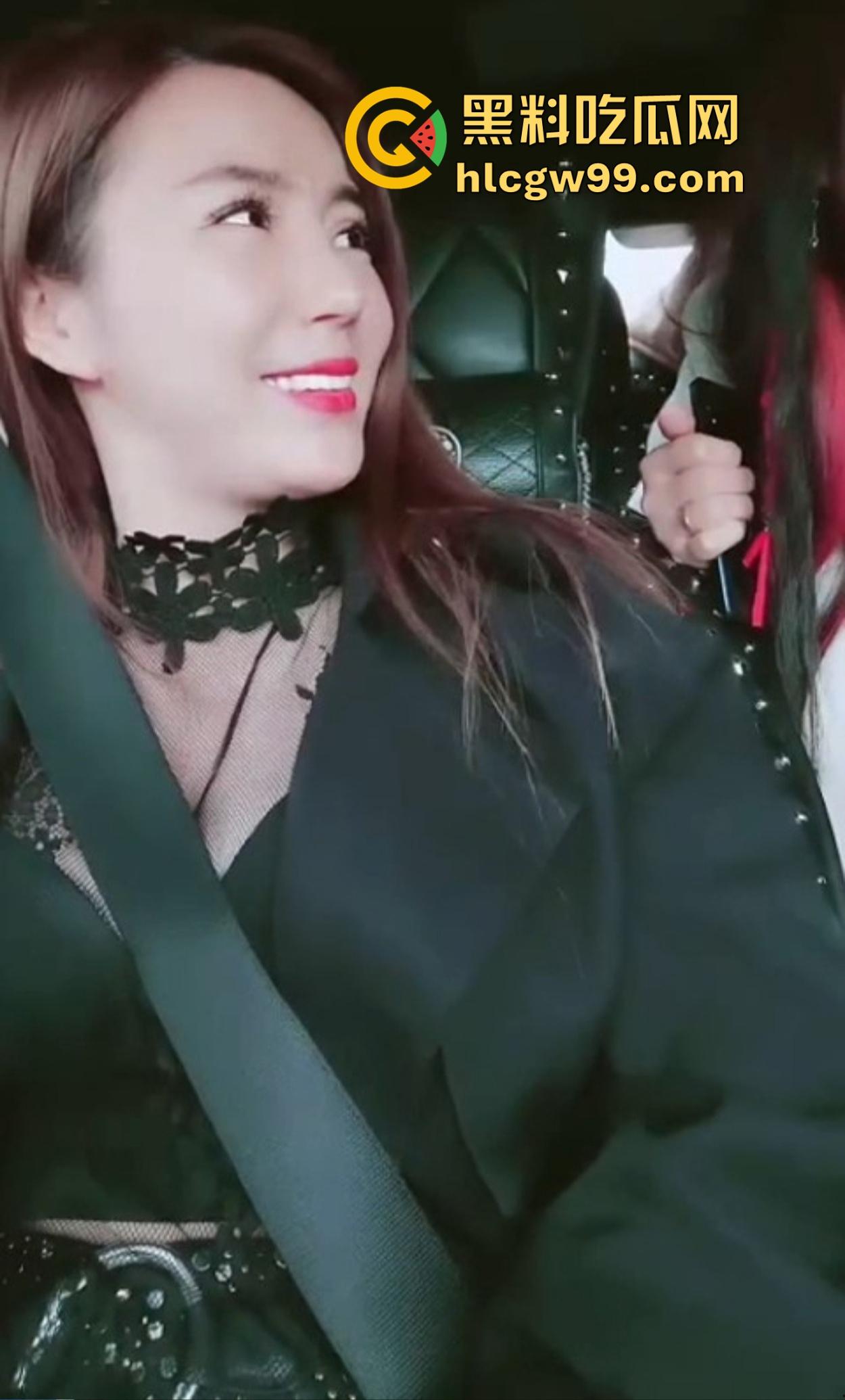 广西两少妇山头双飞局,野外垫子铺好直接开操,丁字裤勒小穴撩到炸,小哥怂归怂但带套有一手!-4