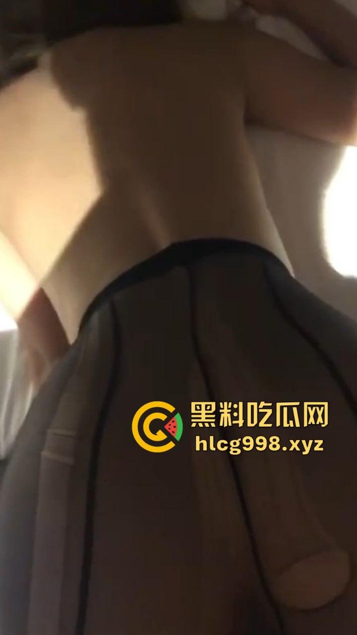 驾校女学员科目三考不过，约教练上酒店亲自指导！结果专心吃鸡巴忘了学科目三，咱抓的是档杆不是老二啊！-4