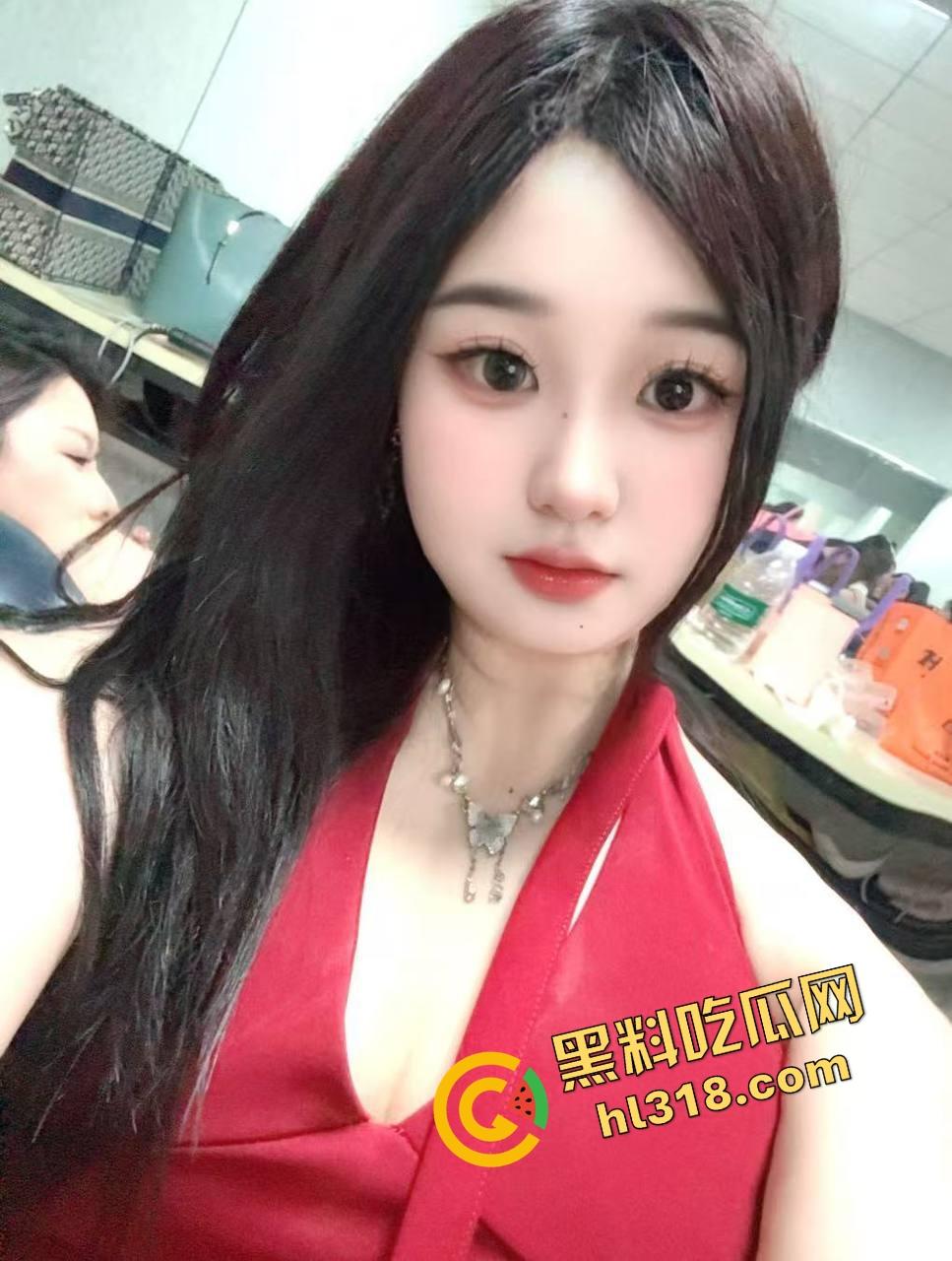 酒吧约了个反差小嫩妹，刚坐上穴口嫩得像热豆腐，开房一躺下就要大鸡鸡，一边肏瘫一边夹喊哥哥别再插了！-1