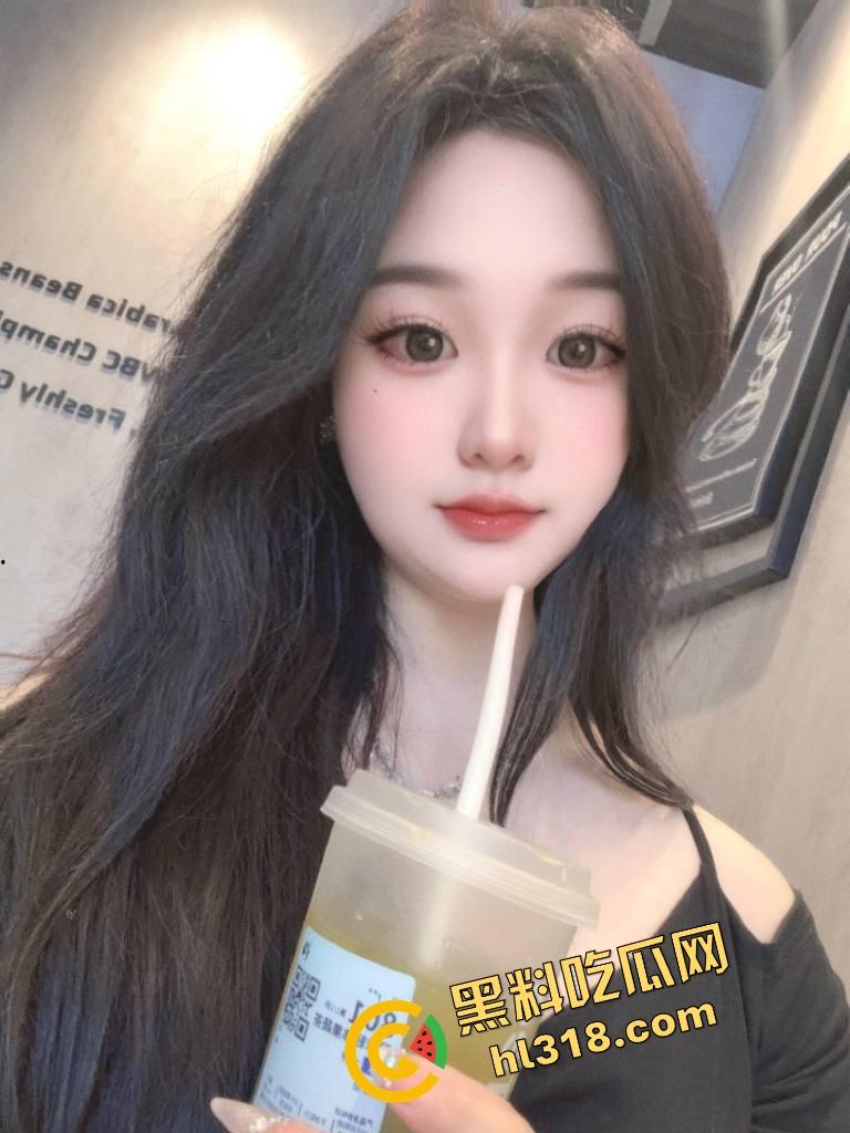 酒吧约了个反差小嫩妹，刚坐上穴口嫩得像热豆腐，开房一躺下就要大鸡鸡，一边肏瘫一边夹喊哥哥别再插了！-3