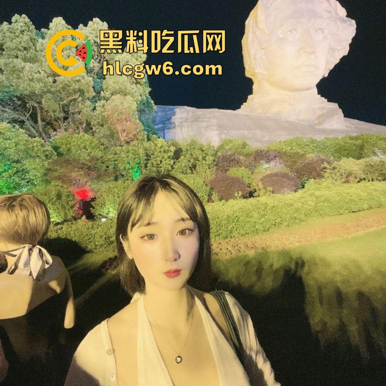 长沙瓜友大战江苏人妻【苗芳芳】红色战袍撩人，私会偷情被蹬一晚，爽完回家找老公要爱的抱抱！-4