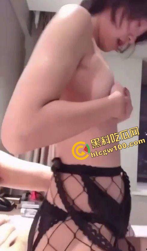 湖北美术学院爱cos的精神妹【林允怡】情趣渔网各种诱惑榨精，后怼撞击炮台骚贱淫叫！独家曝光流出！-8