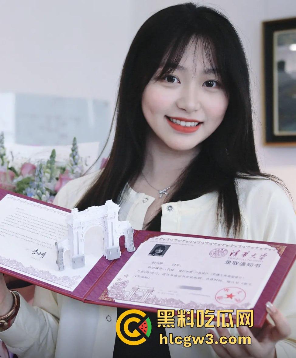 清华美院美女疑似下海，推特大尺度视频曝光，露出诱惑动作堪比专业网黄，学霸就是厉害！-1