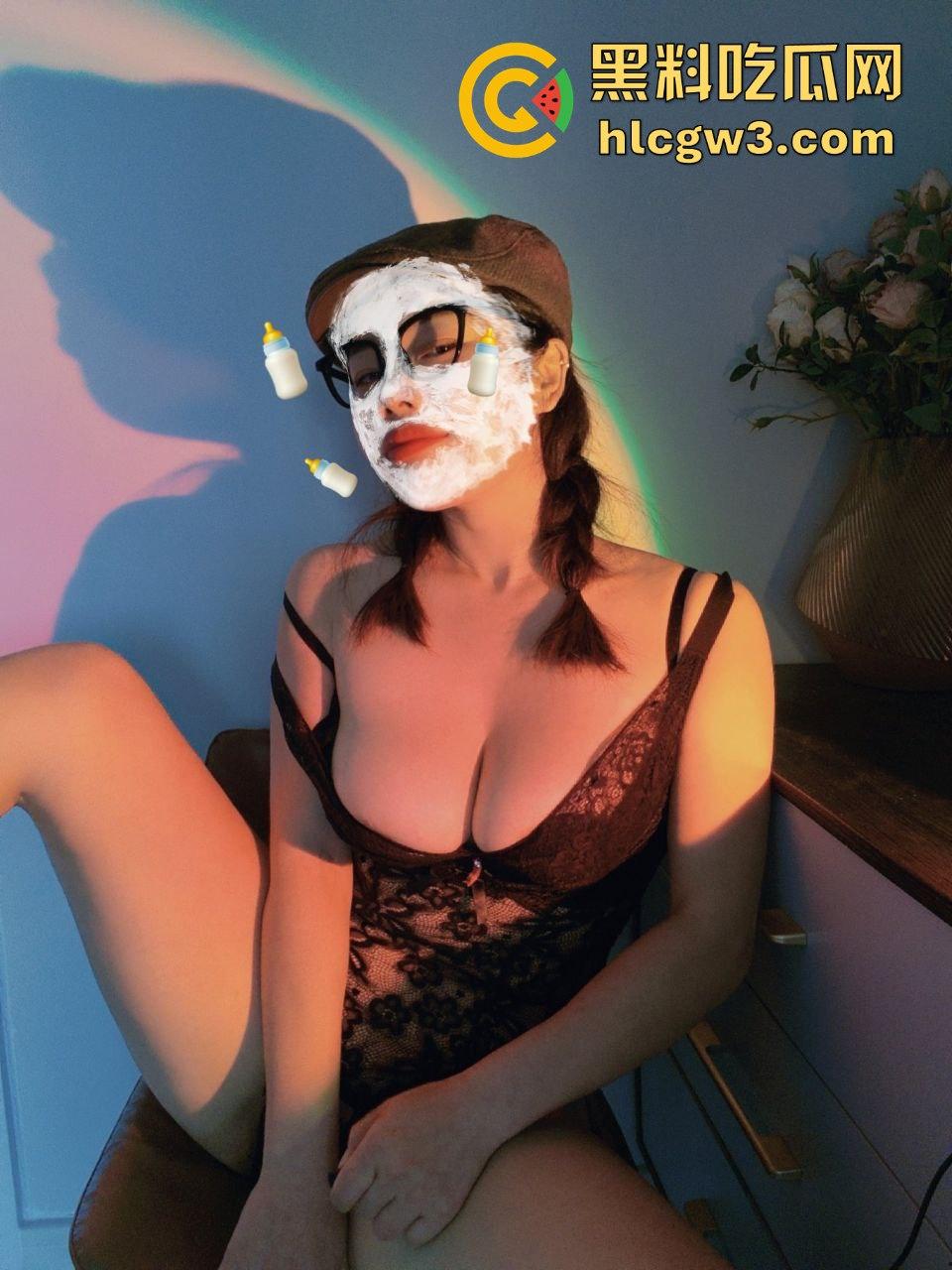 大奶淫妻『又又』不愧是石家庄第一骚 大白天公园拍视频 漏奶吓得大爷连人带收音机跑路，大爷脑袋直接宕机！-10