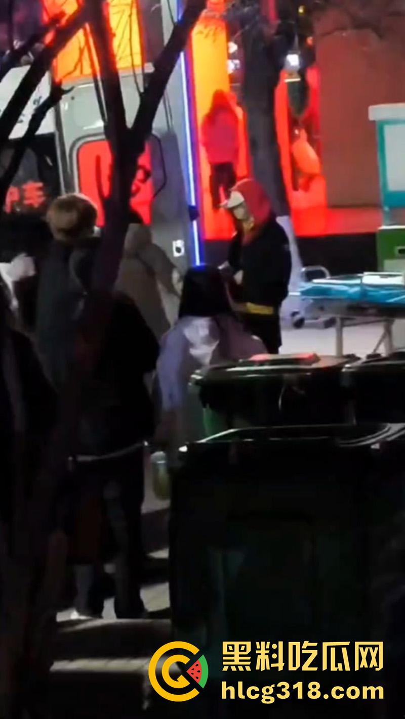 高校骚逼疯狂交配,意外怀孕找不到爹,竟在偷偷在厕所产子,大一新生玩的这么开放么?-7