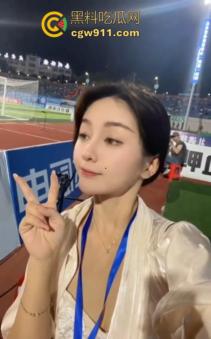 湖南性感擦边主播遭疯狂粉丝寄炸弹包裹炸伤，粉丝疯狂起来真恐怖啊，好端端的性感主播炸成了隔壁大妈！-4