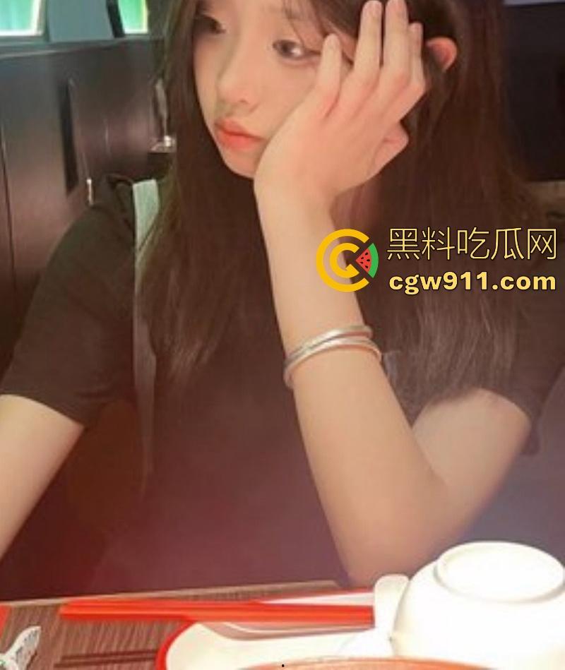 浙江工商大学大一母狗【林希然】约炮视频曝光,帮炮友深喉口交,狗链栓脖疯狂爆操,哪个男人能不瞬间硬爆?-3