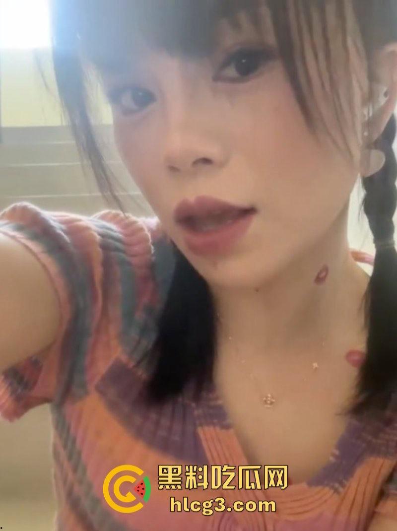 熊猫tv女主播【yoyo】下海 私播各种道具风油精玩弄骚穴满足金主的欲望 还是玩黄色赚钱啊！-2