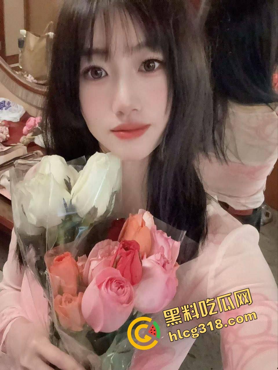 清华北大抢着要的校花，被干成三洞齐喷的舔棒狗，舔了三个月的女神，被我用狗链拴着后入肏到尿失禁！-1