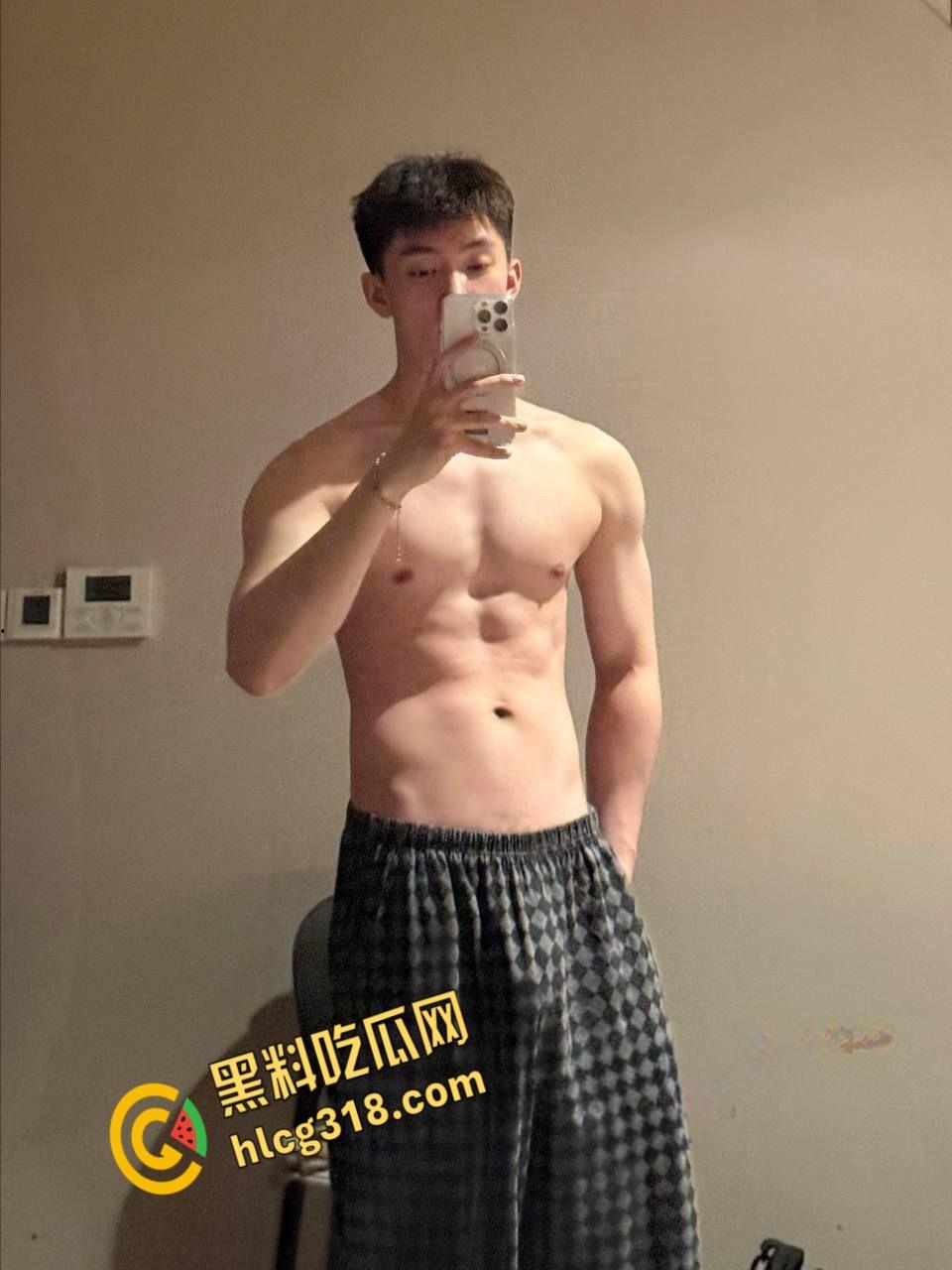 抖音男模约炮女粉丝，黑丝开裆裤性感小翘臀，后入猛猛打桩无套内射！-3