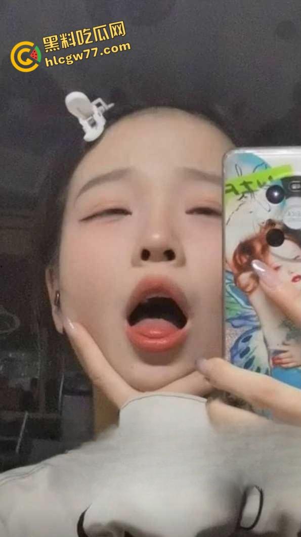 重庆工商大学经济学院女大学生【沈琪】平时就是衣服富贵千金模样 原来是给人当小三视频被曝光!-4