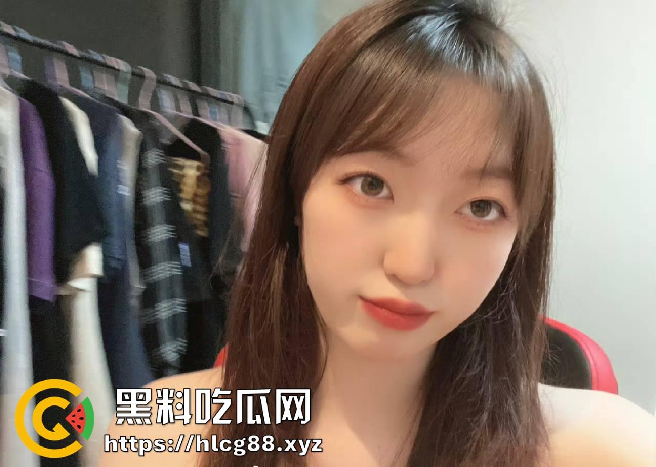 上海白领【毕姐】24岁被金主爸爸包养，吃鸡伺候得爽翻天，这骚母狗真是下贱到骨子里！-7