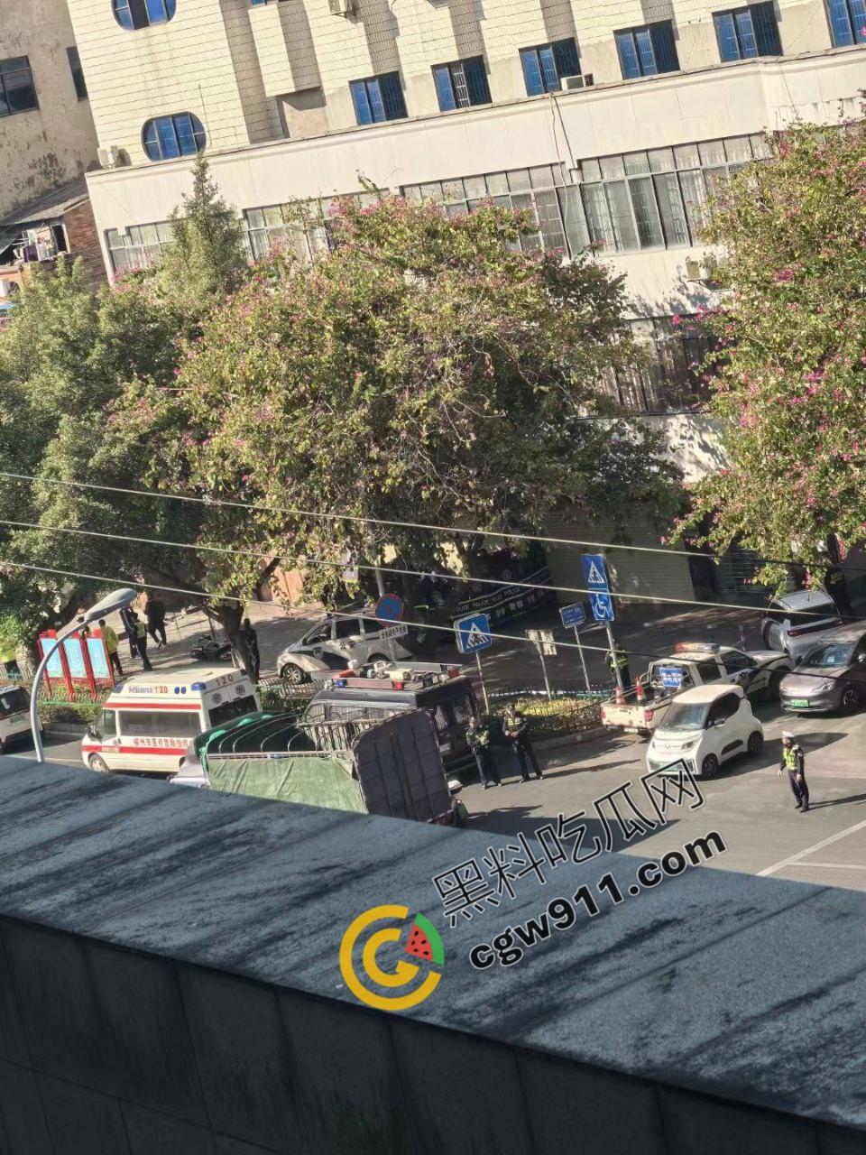 广西柳州街头疯狂砍人事件！男子疯狂持刀追砍，残暴削掉头皮，引爆全城惊恐！-1