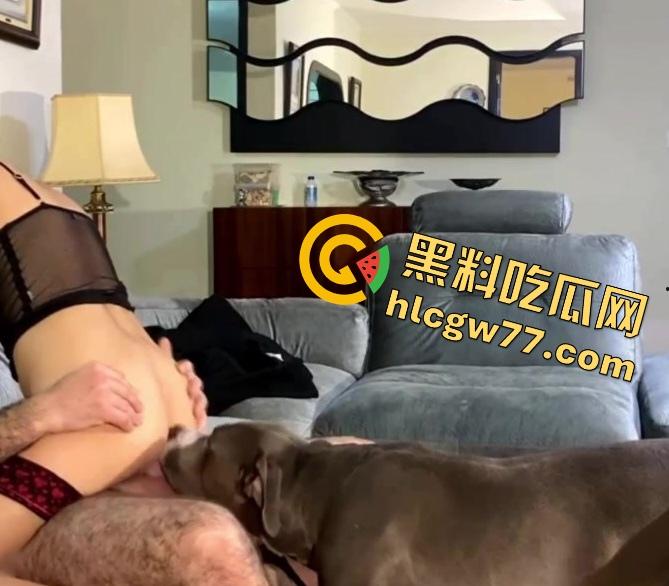 欧美人兽猎奇视频震撼曝光!妻子口完,老公让爱犬双棍填满妻子双洞太炸裂!-7
