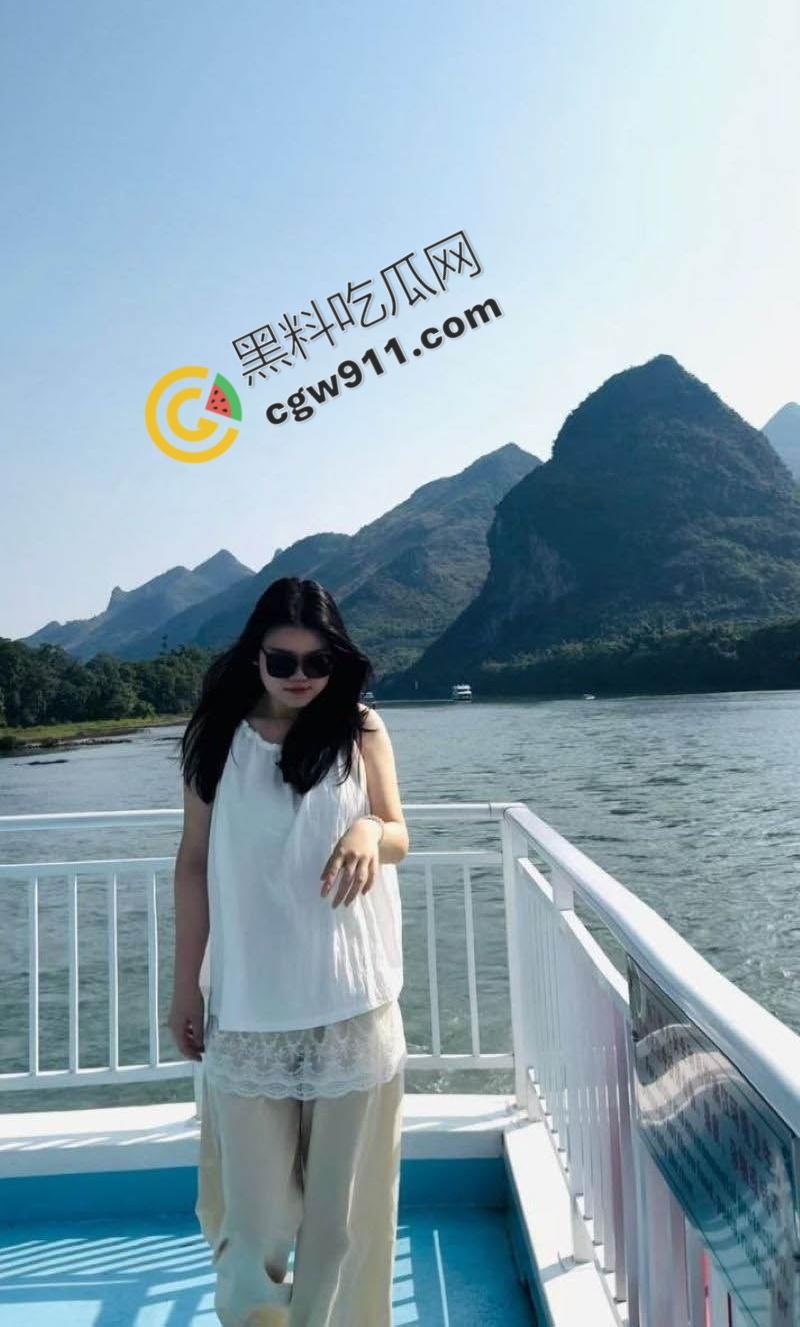 河南金牌销售【余欢欢】为业绩出卖身体,瞒男友成客户小母狗,豪乳圆臀环伺,女上位骑乘榨精,淫靡不堪-2