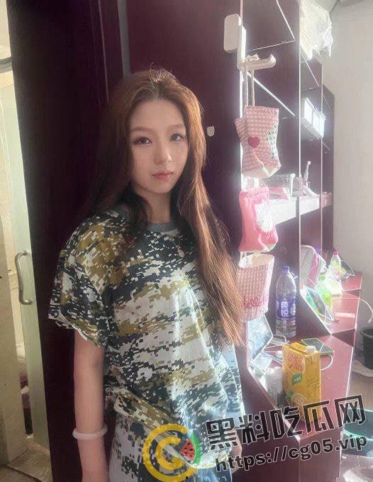 七天军训速通大一妹子 直接开房 竟然是极品巨乳白虎 女大学生就是容易到手-3