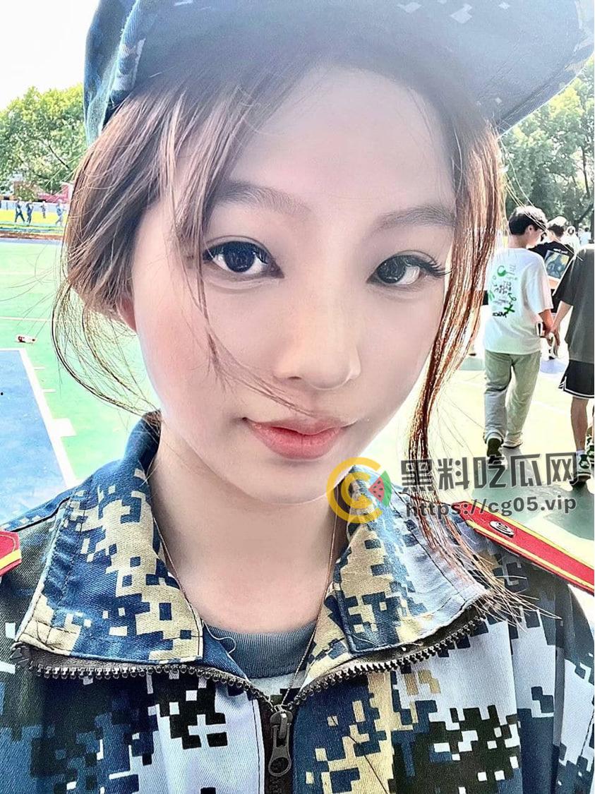 七天军训速通大一妹子 直接开房 竟然是极品巨乳白虎 女大学生就是容易到手-4