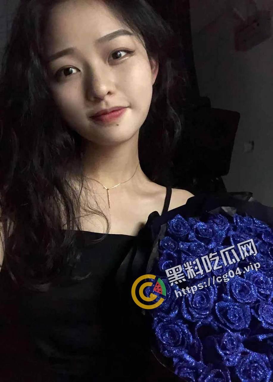 广东母狗 18岁就勾引自己美术老师 脚踏两只船出轨老男人 喜欢献媚有钱人开双洞-3