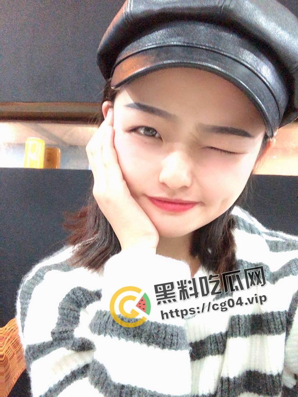 广东母狗 18岁就勾引自己美术老师 脚踏两只船出轨老男人 喜欢献媚有钱人开双洞-4