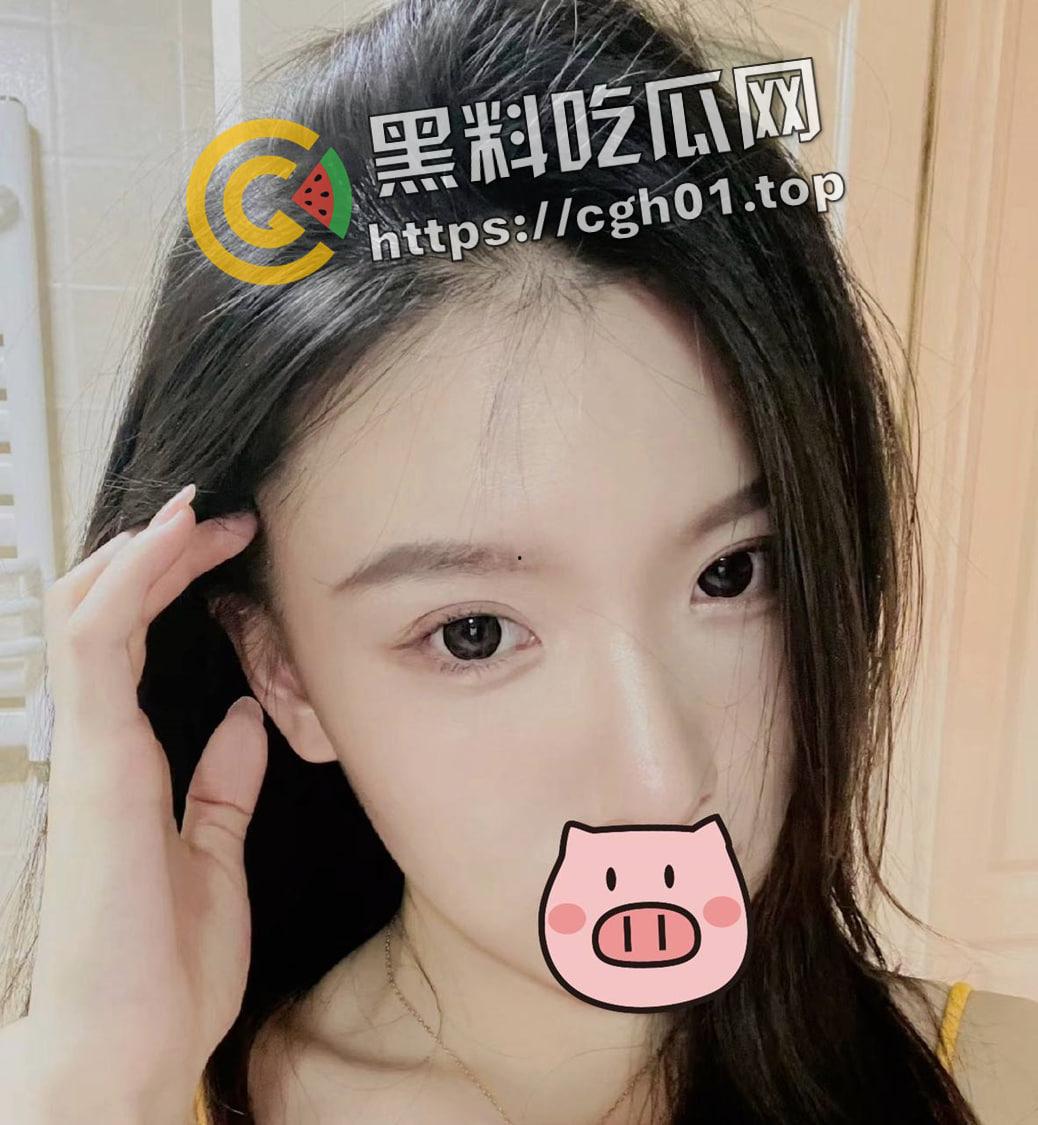 小伙伪装富二代劝上海极品外围从良 分手后又把视频流出 这粉嫩的小穴又要去当公交车了-1