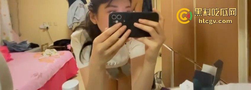 瓜友投稿火车车厢成爱巢!与大三学姐旅途中擦枪走火,触景生情车厢内缠绵难忘,如今只剩回味!-7