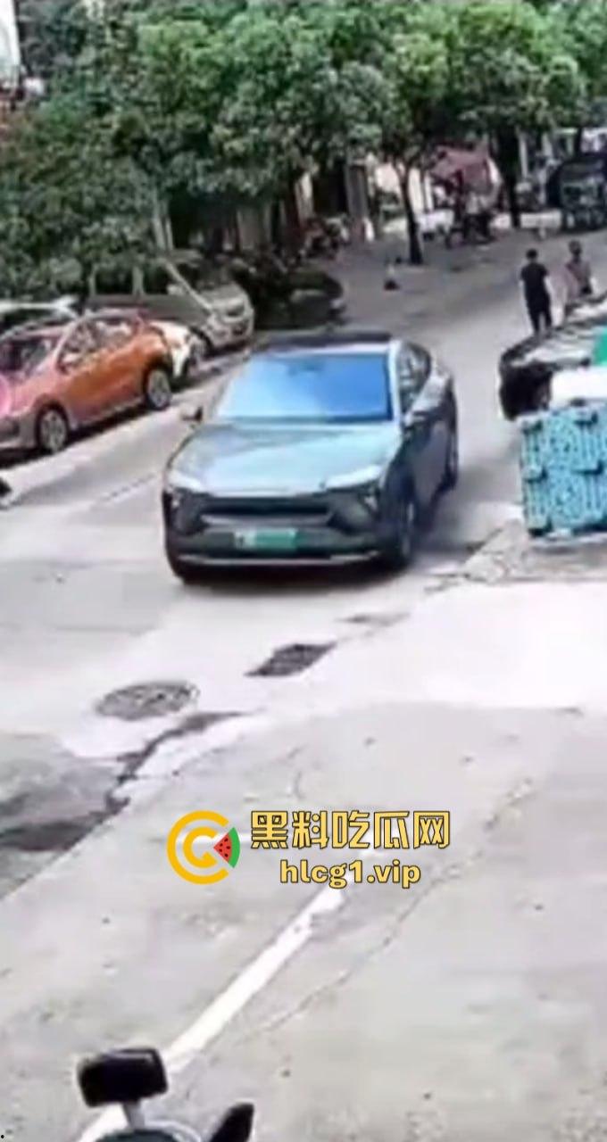 芜湖起飞失败！ 浙江温州龙港市蔚来车祸 现场一片狼藉！-5