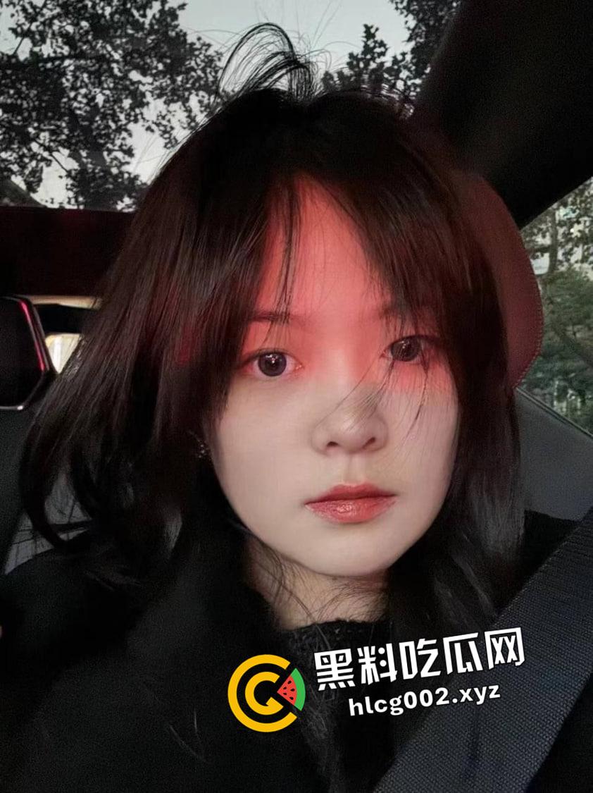 西安东郊摩托车俱乐部大瓜！ 店内小妹和老板没等客人走就开干 妹妹在沙发上疯狂被怼 现场偷拍视频流出-4