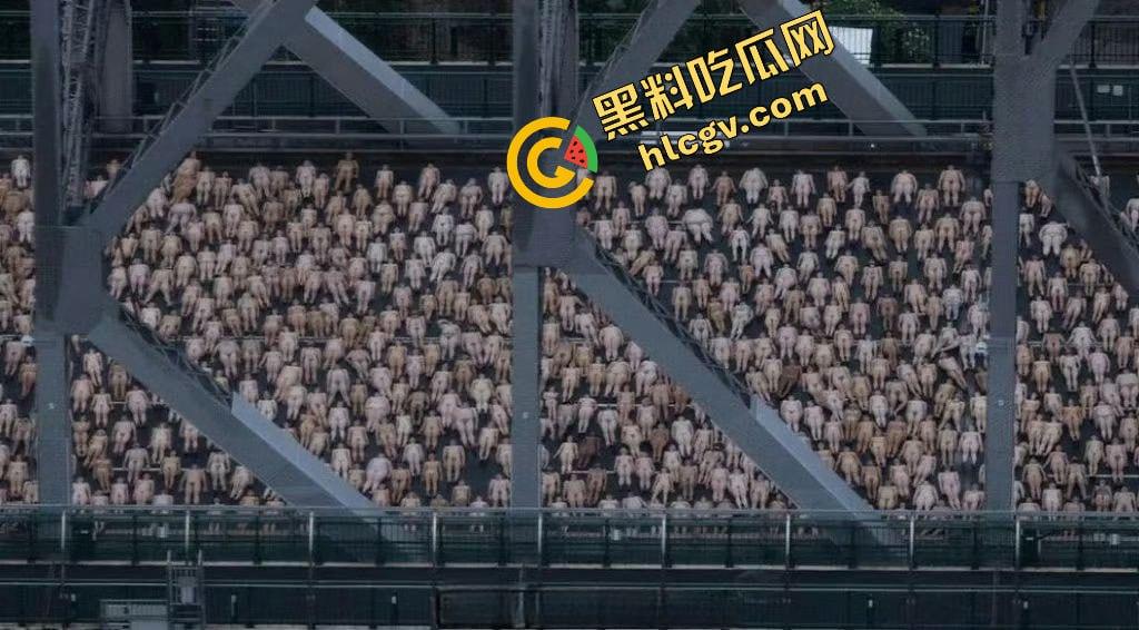 澳大利亚炸裂事件！5000多名全裸男女裸体出行布里斯班故事桥 摆各种姿势 其中一名孕妇自慰自拍泄密 独家流出！-7