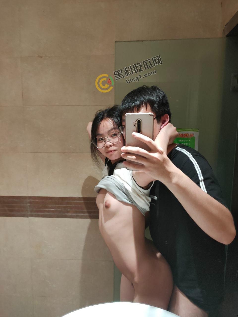 西安外语学院「傅祖梅」与男友激情开房视频泄露！身上标记“母狗”，花式玩法年轻会玩-7