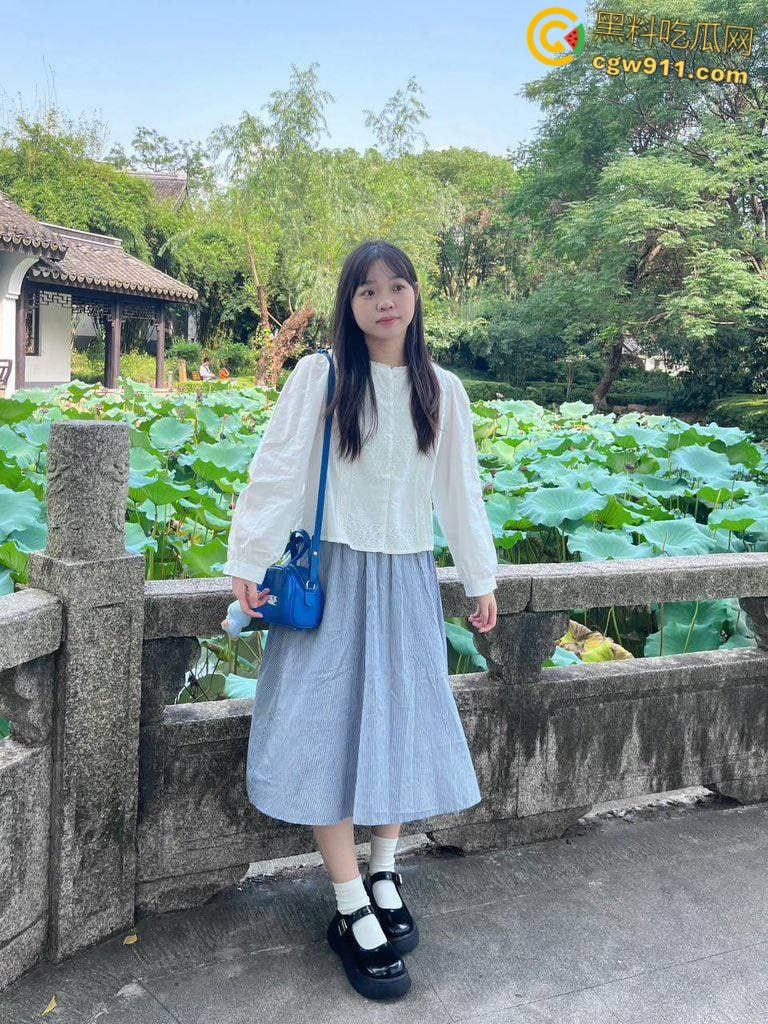 常州大学清纯学妹【王妍妍】，白嫩美乳宿舍裸聊，情趣制服对镜口交，无套骑乘猛猛爆操，被干到求饶！-2