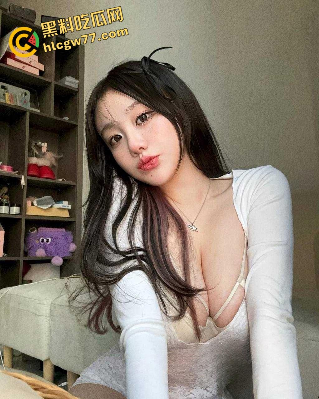 辟谣了 Zeus约炮的女主不叫黄婷 而是福利姬 李欣莳 现其大尺度裸舞合集 看能否戳到你的心窝!-6