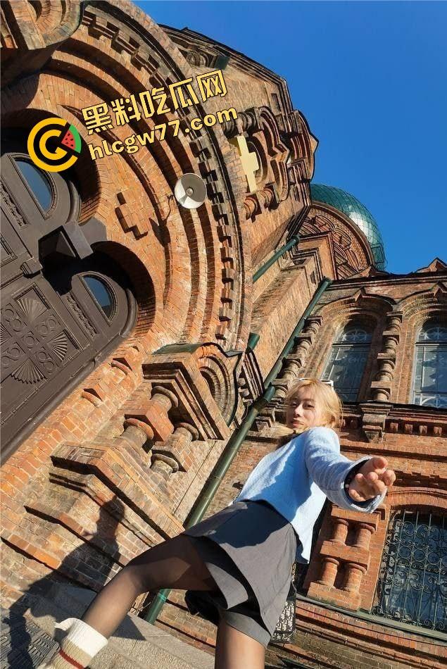 武汉富二代小骚货【章婷】私密片疯传,兔女郎情趣装当街扭奶撒娇,骚得逼水直流!-3