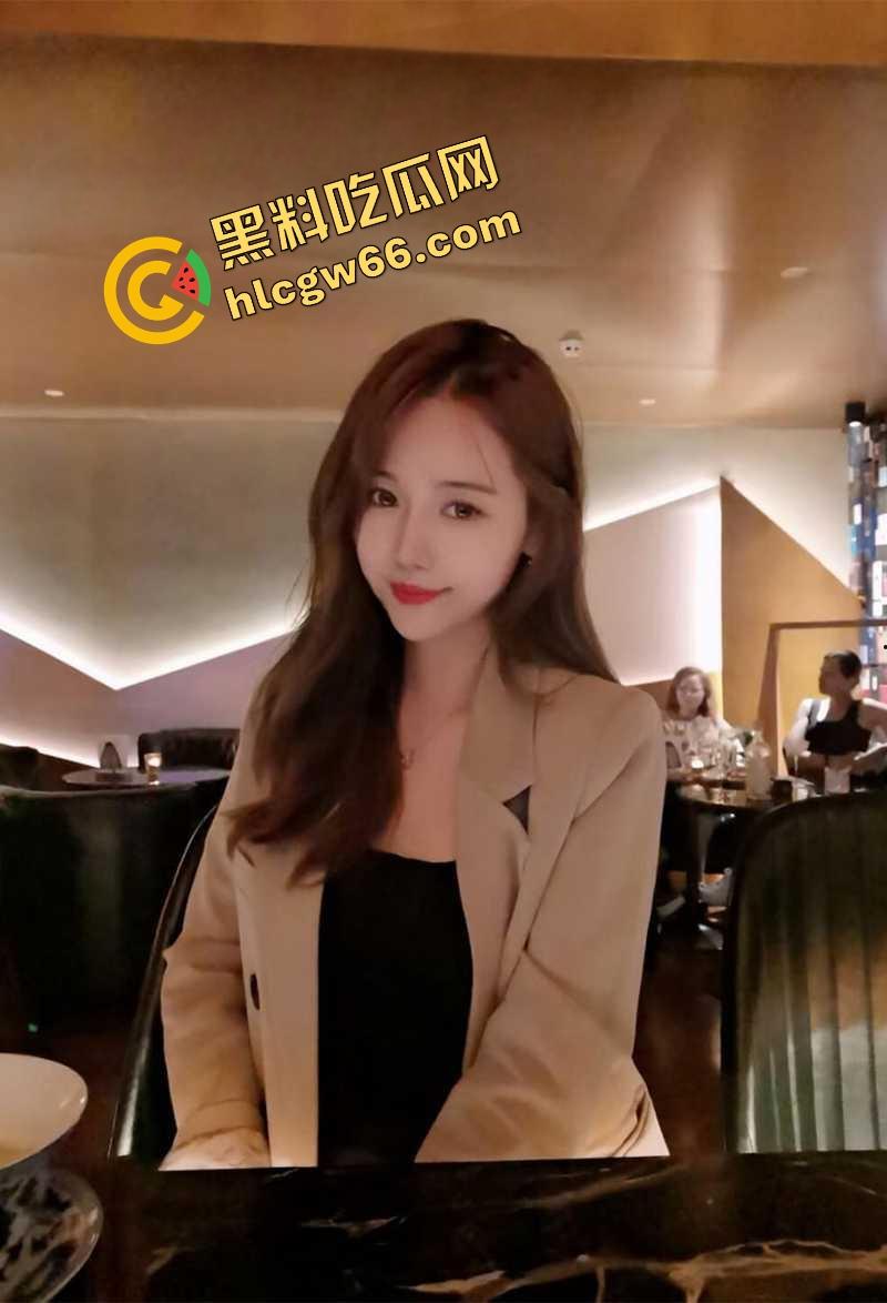 顺德农行职员【陈雪儿】清纯御姐人设崩塌,3P群交视频疯传,前后夹击双鸡狂操,浪叫酥得像催情曲!-1