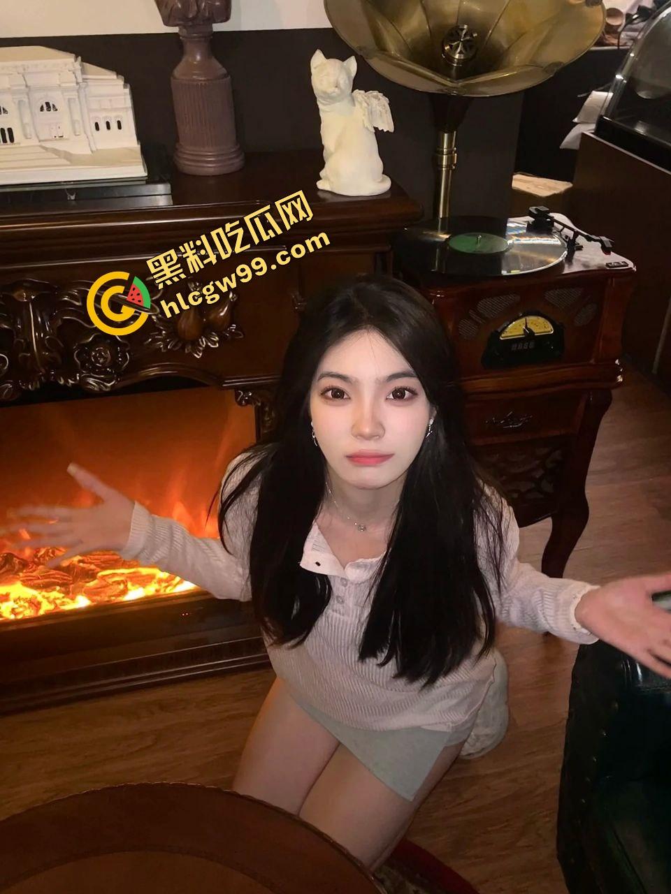 九江学院反差女大学生【冯婉颖】放假在家尝试SM，玩具奶夹发骚露奶夹奶头！独家曝光流出！-2