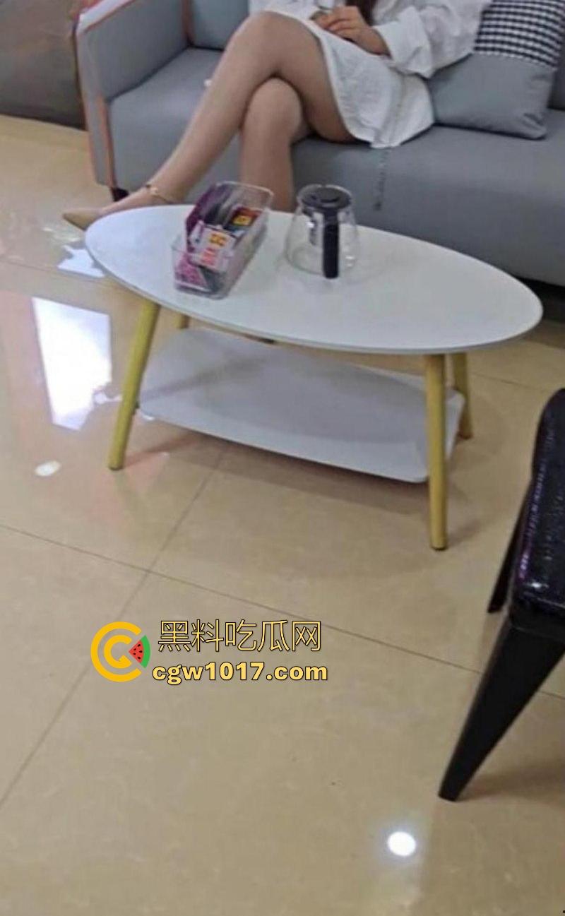 海角乱伦!家里的亲戚一起聚餐,与嫂子棋牌室激情交欢,亲友在隔壁打麻将,小叔子奋力操逼播种!-3